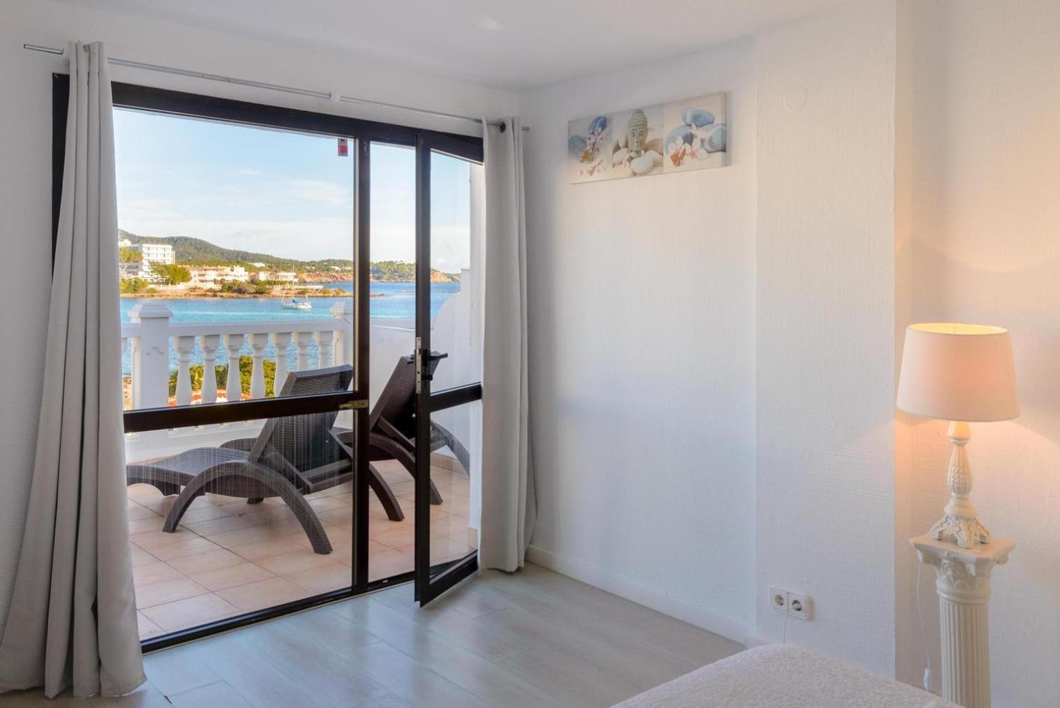 Jacaranda Apartments & Studios Es Canar  Room photo