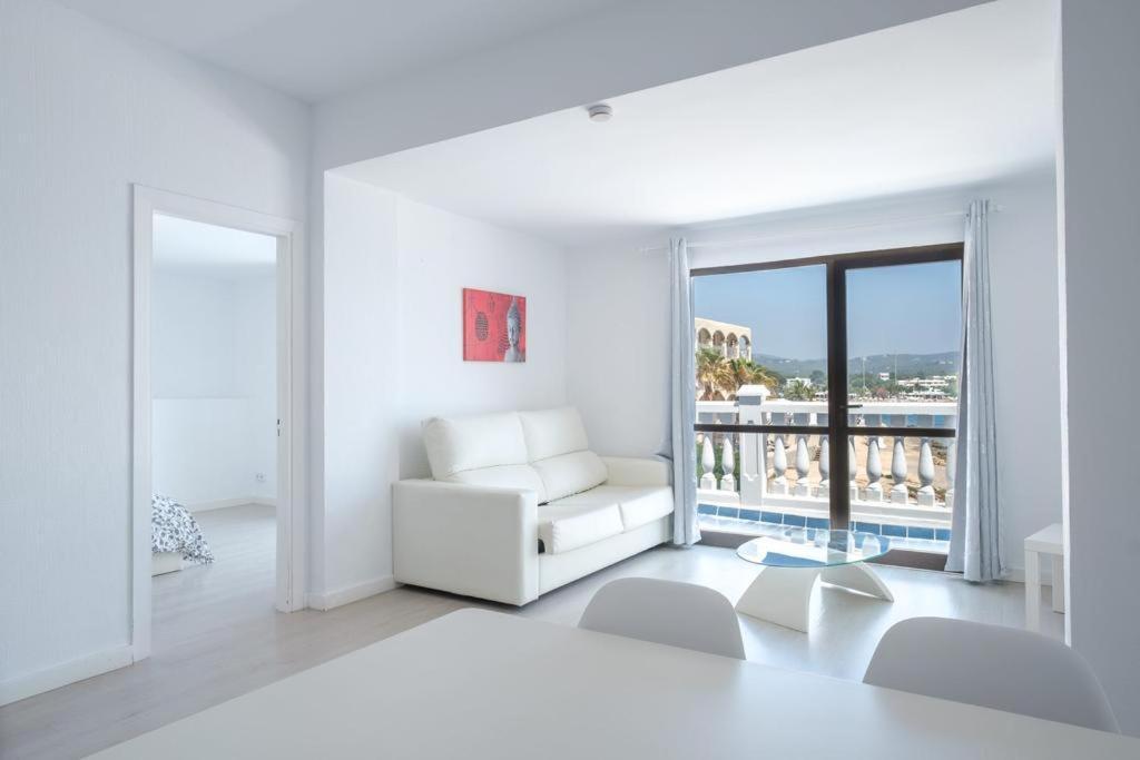 Jacaranda Apartments & Studios Es Canar  Exterior photo